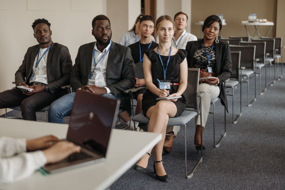 Porträt von David Hoffmann, Dozent für Conversion-Optimierung und Landingpages im Online Marketing Kurse Team von Morqoranivtxpm
